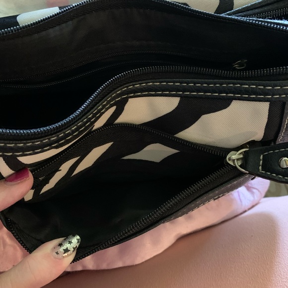 Small zebra purse😱😱 - Picture 3 of 8